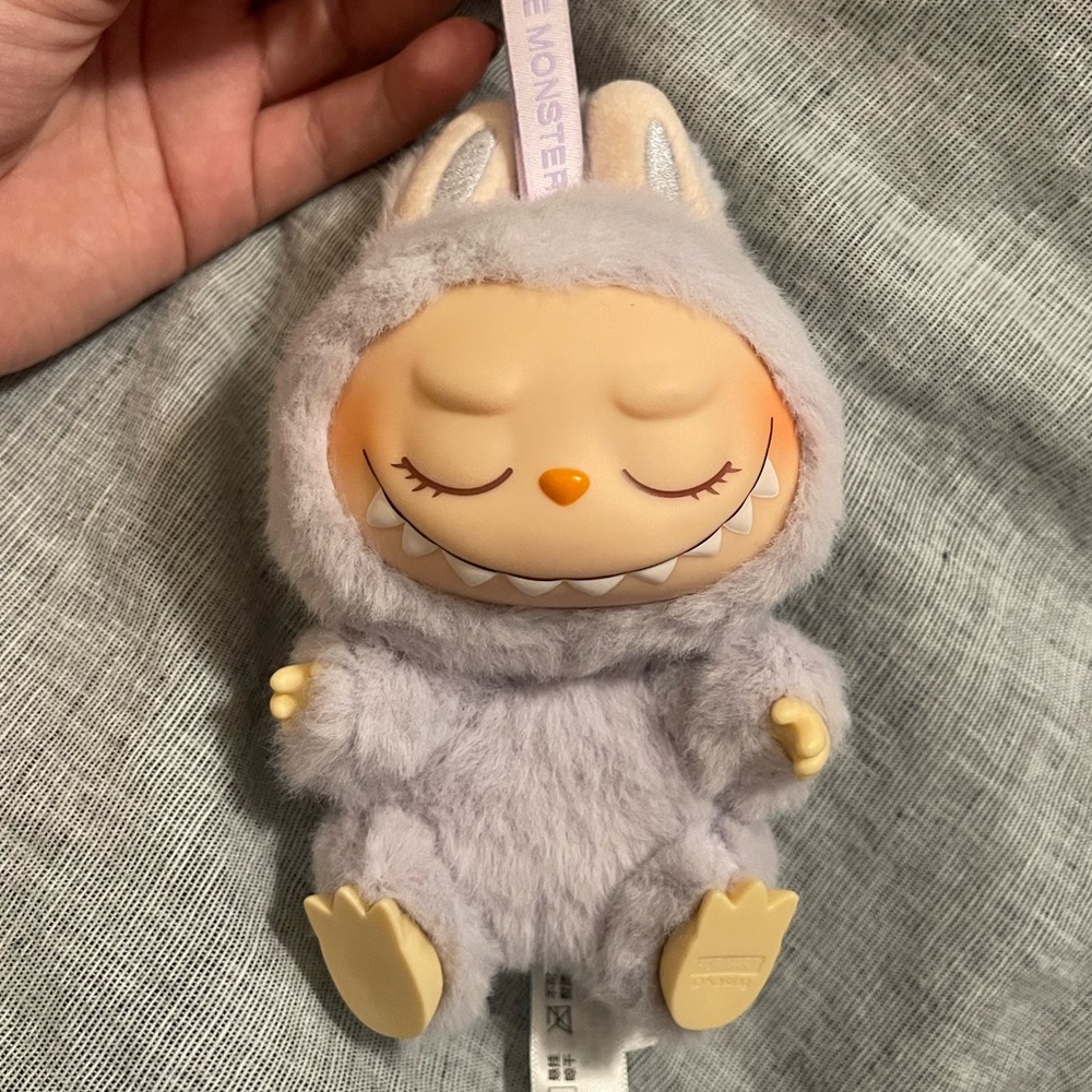 Labubu: Zizi - THE MONSTERS - HAVE A SEAT VINYL PLUSH BLIND BOX